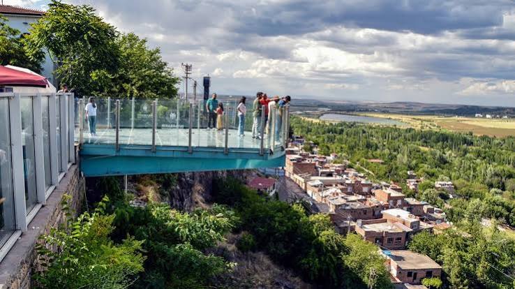 Diyarbakır Büyükşehir Belediyesi, Sur ilçesinde bulunan cam teras tesisleriyle ilgili
