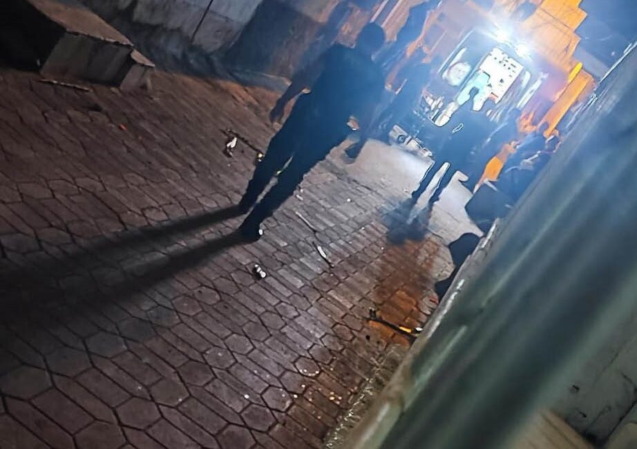 Diyarbakır'ın merkez Bağlar ilçesinde eşi tarafından silahla vurulan kadın hayatını