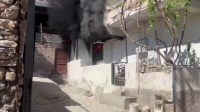 Diyarbakır'ın Çermik ilçesinde bir evde henüz bilinmeyen bir nedenle yangın