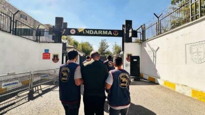 Diyarbakır’da jandarma ekiplerince düzenlenen operasyonlarda haklarında kesinleşmiş hapis cezası bulunan