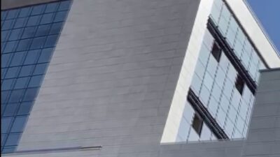 Diyarbakır'ın Kayapınar ilçesinde bir işçi, alacağını tahsil edemediğini belirterek inşaatın