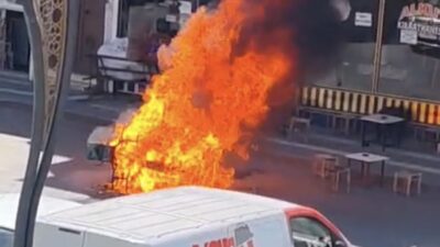 Diyarbakır'ın Çermik ilçesinde hareket halindeki motosiklet alev alarak kullanılamaz hale