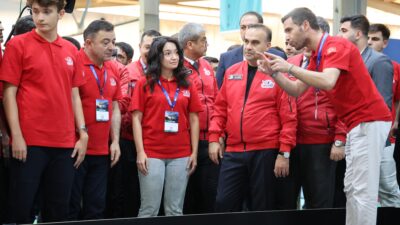 Sanayi ve Teknoloji Bakanı Mehmet Fatih Kacır, fuar merkezindeki TEKNOFEST