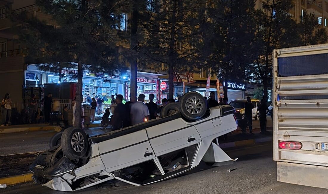 Diyarbakır'ın Silvan ilçesinde iki aracın çarpışması sonucu meydana gelen trafik