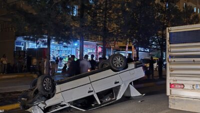 Diyarbakır'ın Silvan ilçesinde iki aracın çarpışması sonucu meydana gelen trafik