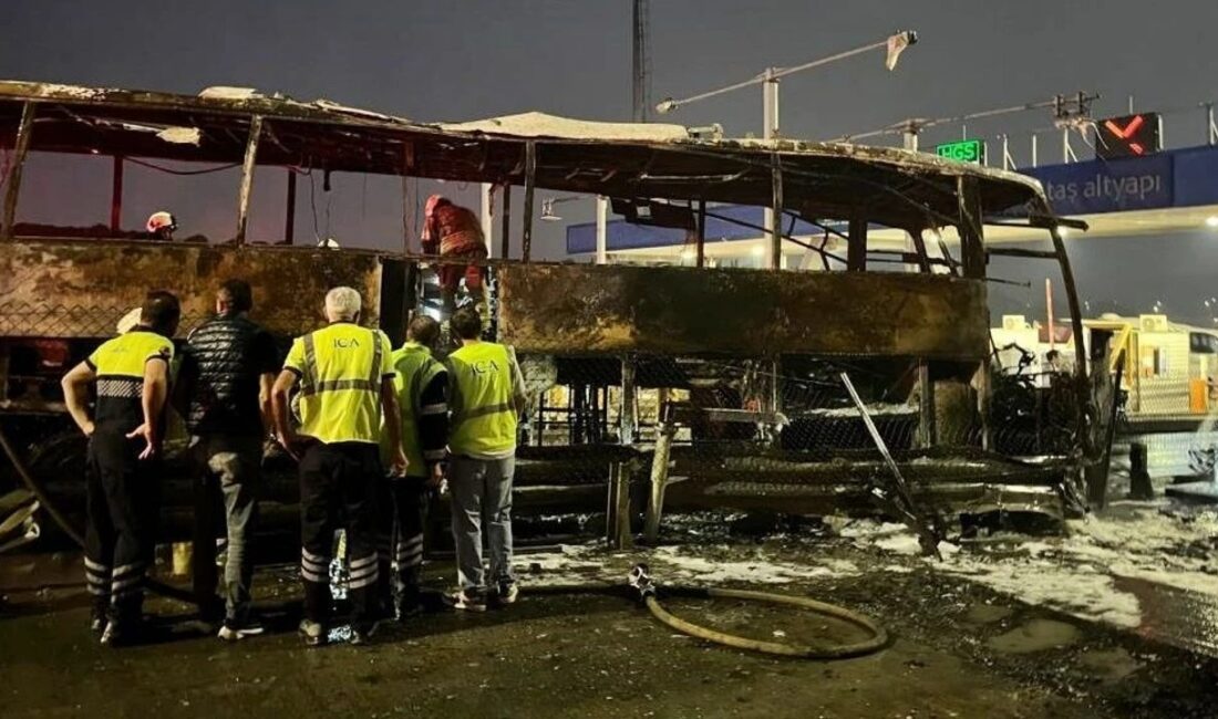 Diyarbakır’dan İstanbul’a giden yolcu otobüsü kaza yaptı. Kazada 2 kişi