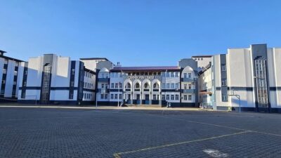 Diyarbakır'ın Çermik ilçesinde yedikleri yiyecekten rahatsızlandıklarını belirten 11 öğrenci hastaneye