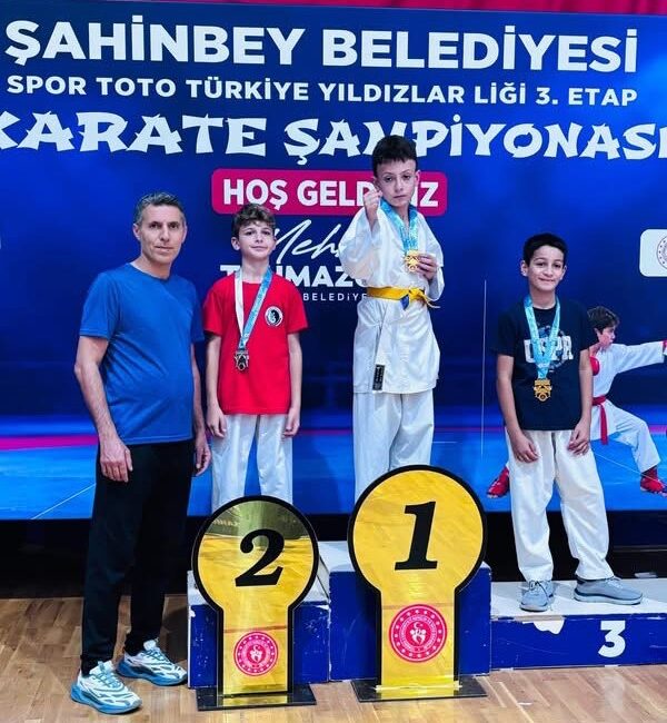 Gaziantep’te düzenlenen Spor Toto Yıldızlar Ligi 3. etap karate müsabakalarında,