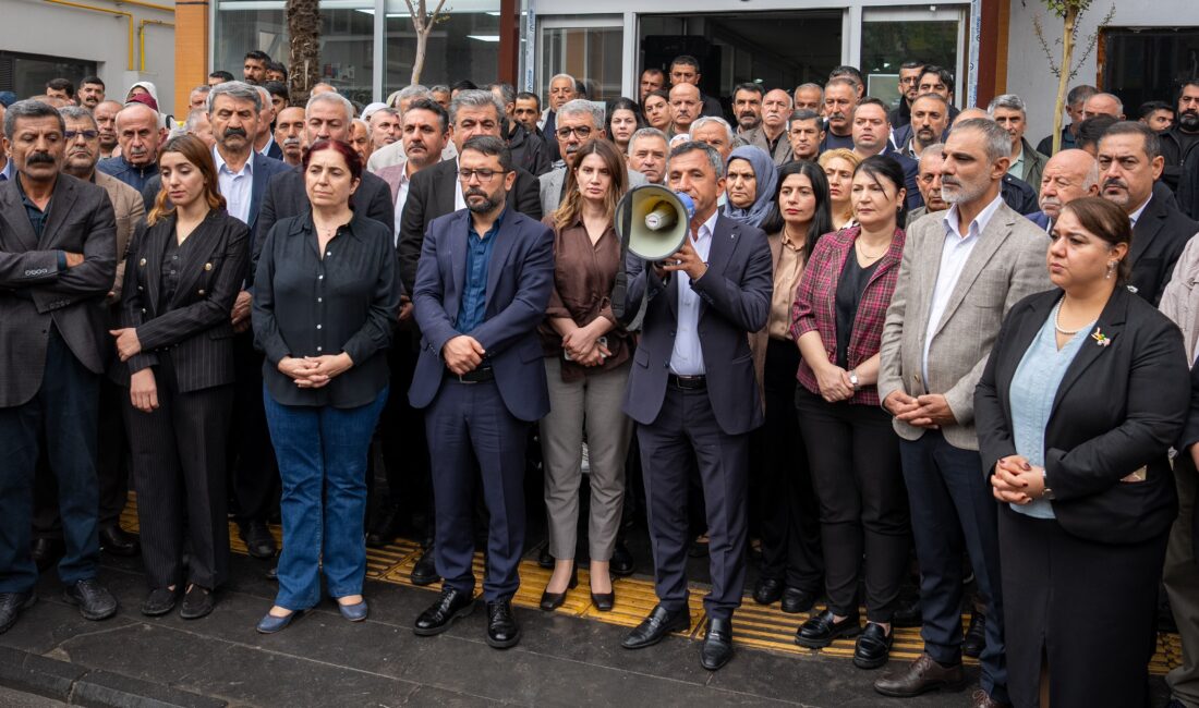Diyarbakır Bismil Belediyesi’nde işten çıkartılan bir şahıs belediyeye giderek silahlı