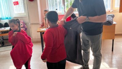 Diyarbakır'ın Çermik ve Çüngüş ilçesinde 200 öğrenciye mont ve bot