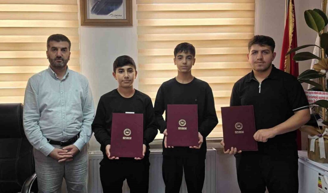 Diyarbakır’ın Çermik ilçesinde hafızlık eğitimini başarıyla tamamlayan Kur’an kursu öğrencilerine