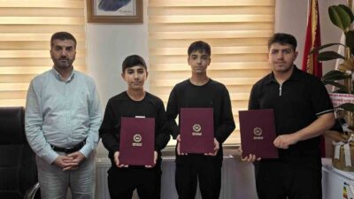 Diyarbakır’ın Çermik ilçesinde hafızlık eğitimini başarıyla tamamlayan Kur’an kursu öğrencilerine