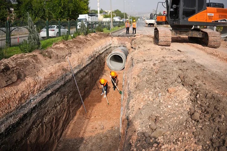 Seyrantepe Kavşağı ile 400 Evler Kavşağı arasındaki yolun çalışmalardan dolayı