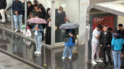 Diyarbakır’da dün akşam saatlerinden itibaren etkili olan sağanak yağış, hayatı