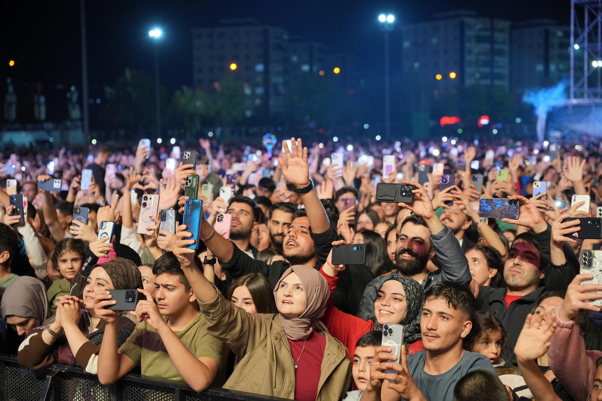 DİYARBAKIR KÜLTÜR YOLU FESTİVALİ KONSER MARATONU HAKAN ALTUN İLE BAŞLADI