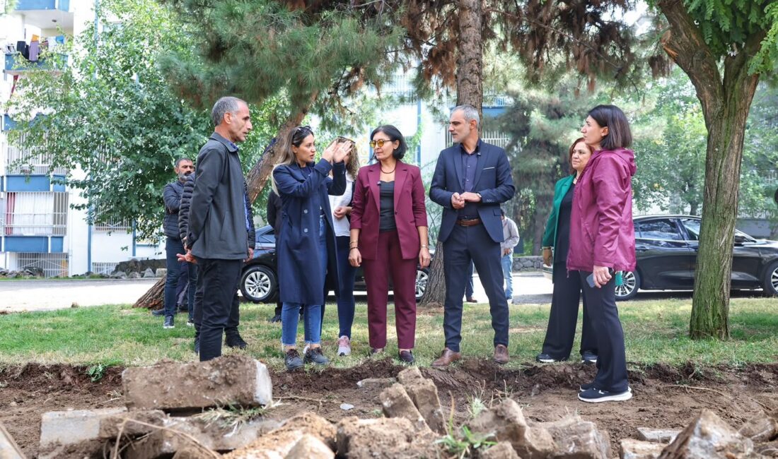 Kayapınar Belediyesi uzun zamandır onarımları yapılmayan Huzurevleri Mahellesi’nde bulunan mevcut