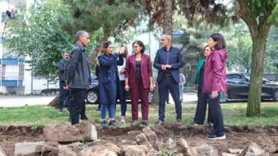 Kayapınar Belediyesi uzun zamandır onarımları yapılmayan Huzurevleri Mahellesi’nde bulunan mevcut