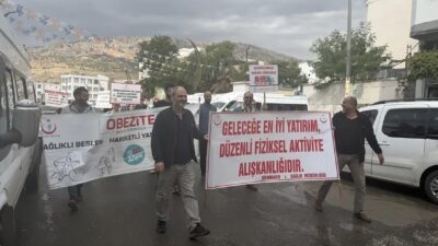 Diyarbakır’ın Çermik ilçesinde sağlık çalışanları obeziteye dikkat çekmek için yürüyüş