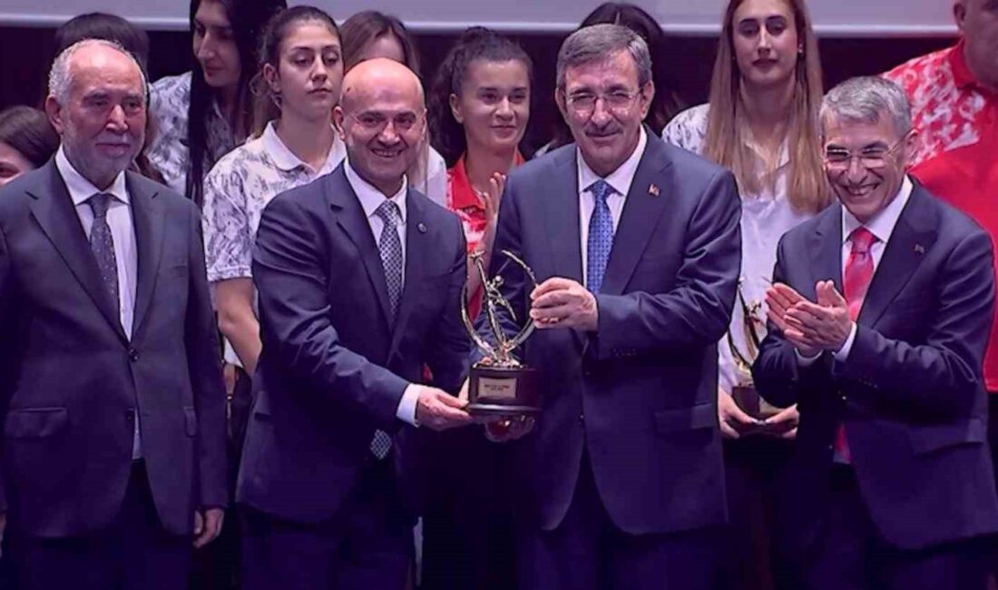 Bir TV kanalı tarafından düzenlenen 10. Sporun Devleri Buluşuyor ödül