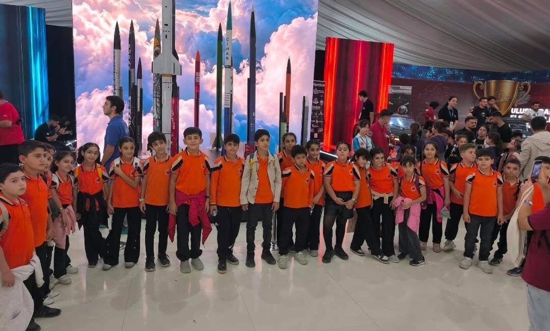 Diyarbakır’ın Çermik ilçesinde öğrenciler, Şanlıurfa’da düzenlenen TEKNOFEST Fuarını gezdi.
