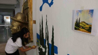 Diyarbakır’da Güzel Sanatlar Lisesi öğrencileri, kendilerini tuvallerle sınırlamayarak okul duvarlarını