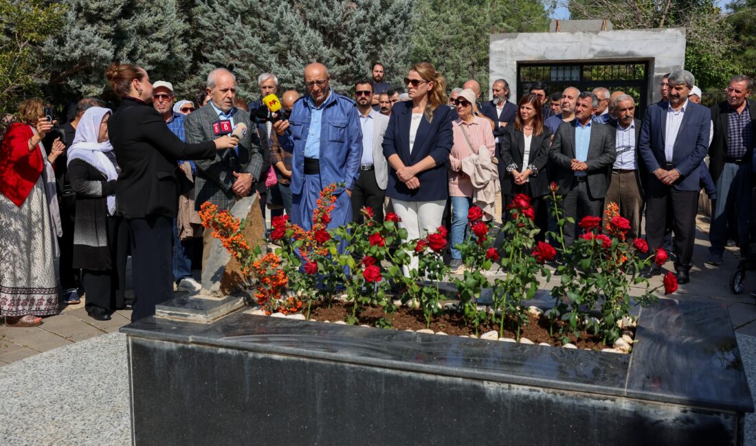 Eşbaşkanları Serra Bucak ile Emin Ay, Kürt edebiyatının önemli isimlerinden