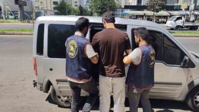 Diyarbakır’da jandarma ekiplerince düzenlenen operasyonlarda haklarında kesinleşmiş hapis cezası bulunan